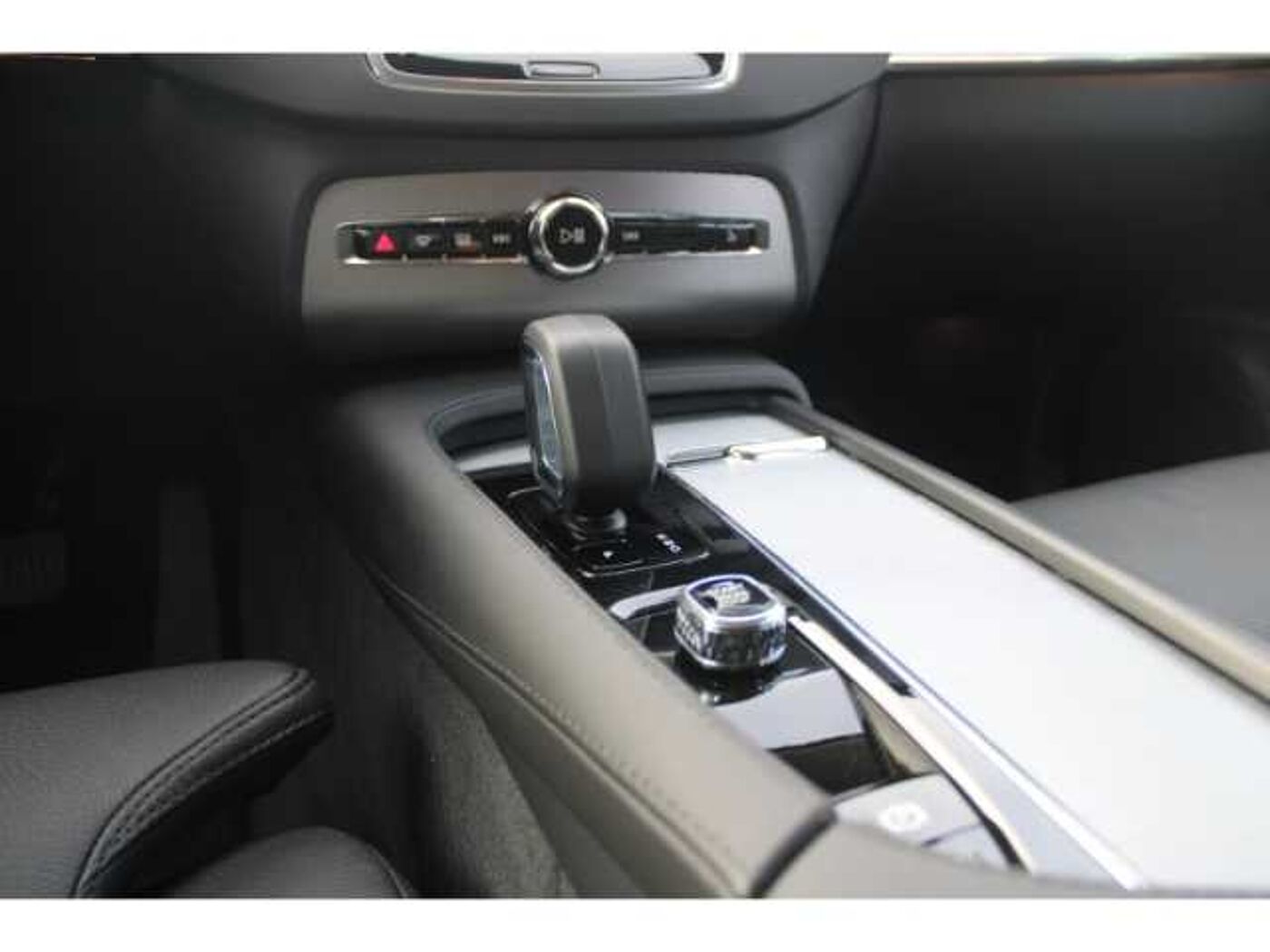Volvo  AWD B5 Plus Bright 7-Sitzer ACC Standheizung 360Kamera